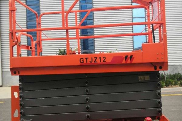 山东七运GTJZ12升降机12米自行剪叉式升降作业平台