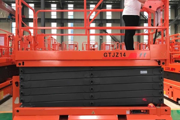供應山東七運GTJZ14升降機14米自行剪叉式升降作業平台
