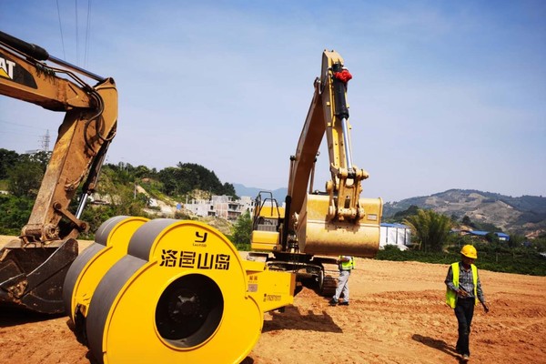 洛邑山島25千焦沖擊壓路機(jī) 沖擊碾壓機(jī) 梅花碾 液壓夯機(jī)型號