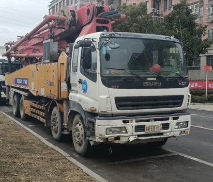 江苏盐城市徐工52米泵车出租，24小时服务