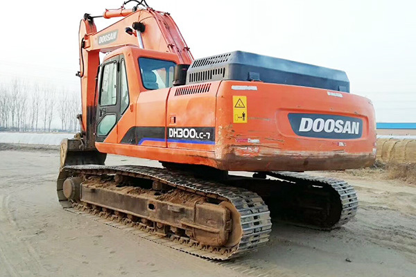 出售二手斗山DH300挖掘机 原版机器 保修一年