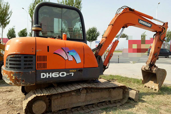 出售二手斗山DH60挖掘机 整机保修一年 全国包送