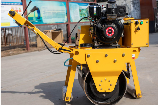 厂家供应 手扶式600型单轮压路机 柴油振动压实机 自走式压路机