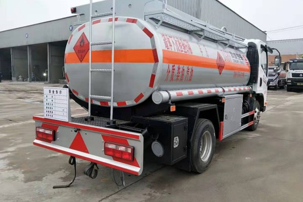 博罗5吨解放油罐车多少钱 国六 东风8吨油罐车