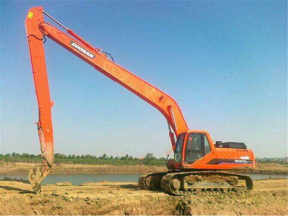 铜川挖掘机加长臂出租，专业机械租赁公司