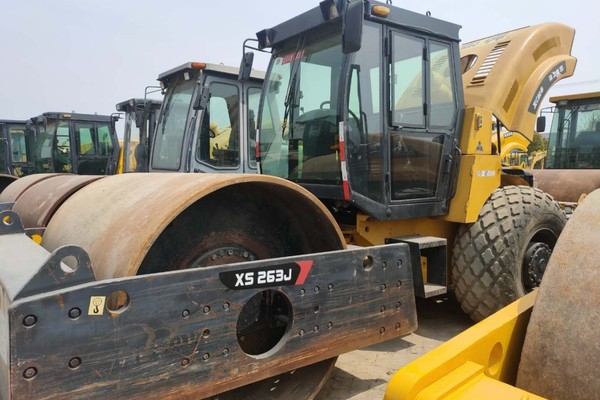 烏魯木齊二手壓路機(jī)市場(chǎng)，直銷二手徐工22噸壓路機(jī)