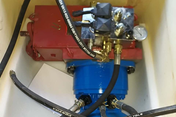 供应矿山机械液压系统 液压紧链器4JL