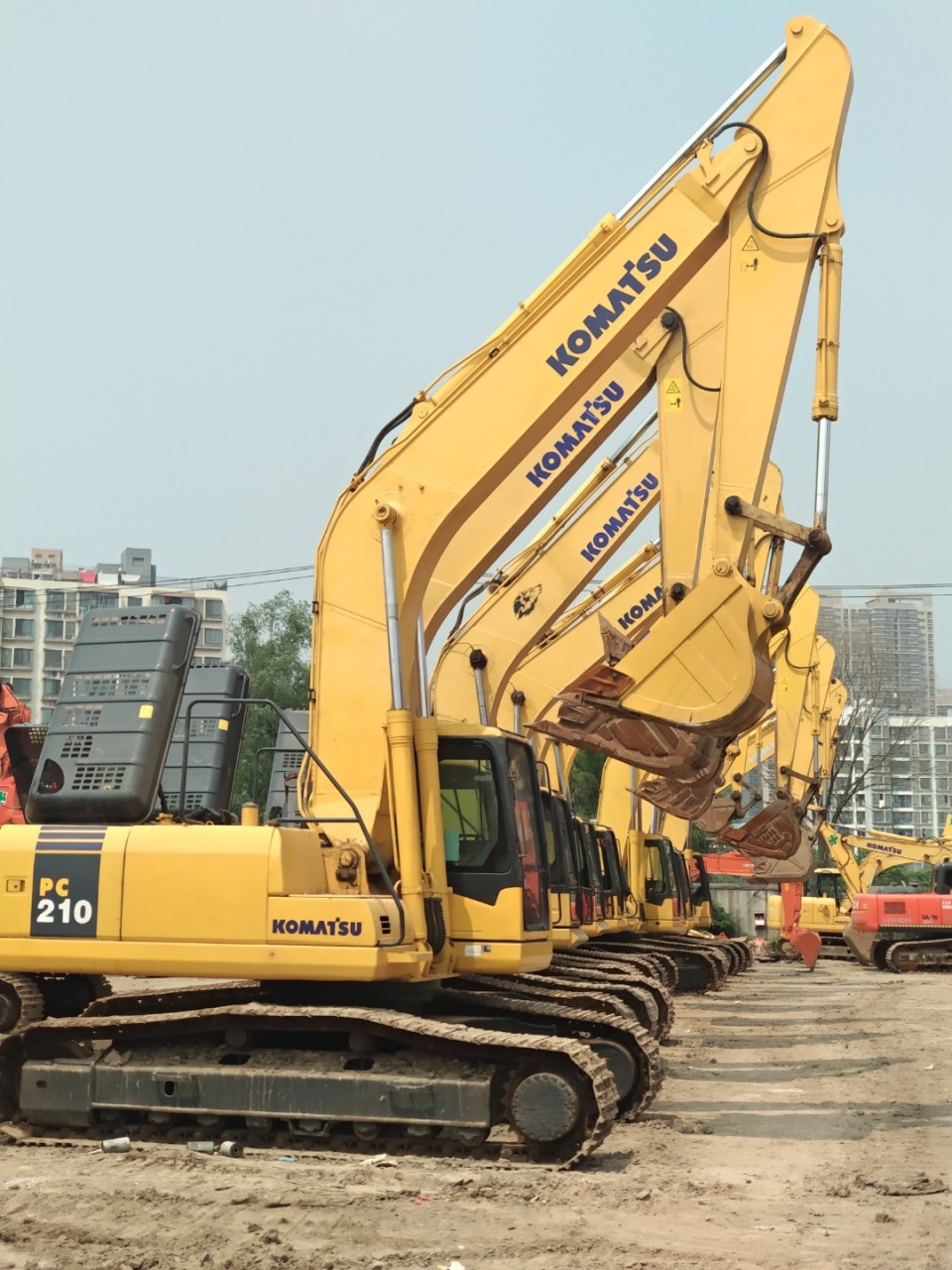 锦州||营口||阜新二手挖掘机市场||出售二手小松240-360挖掘机