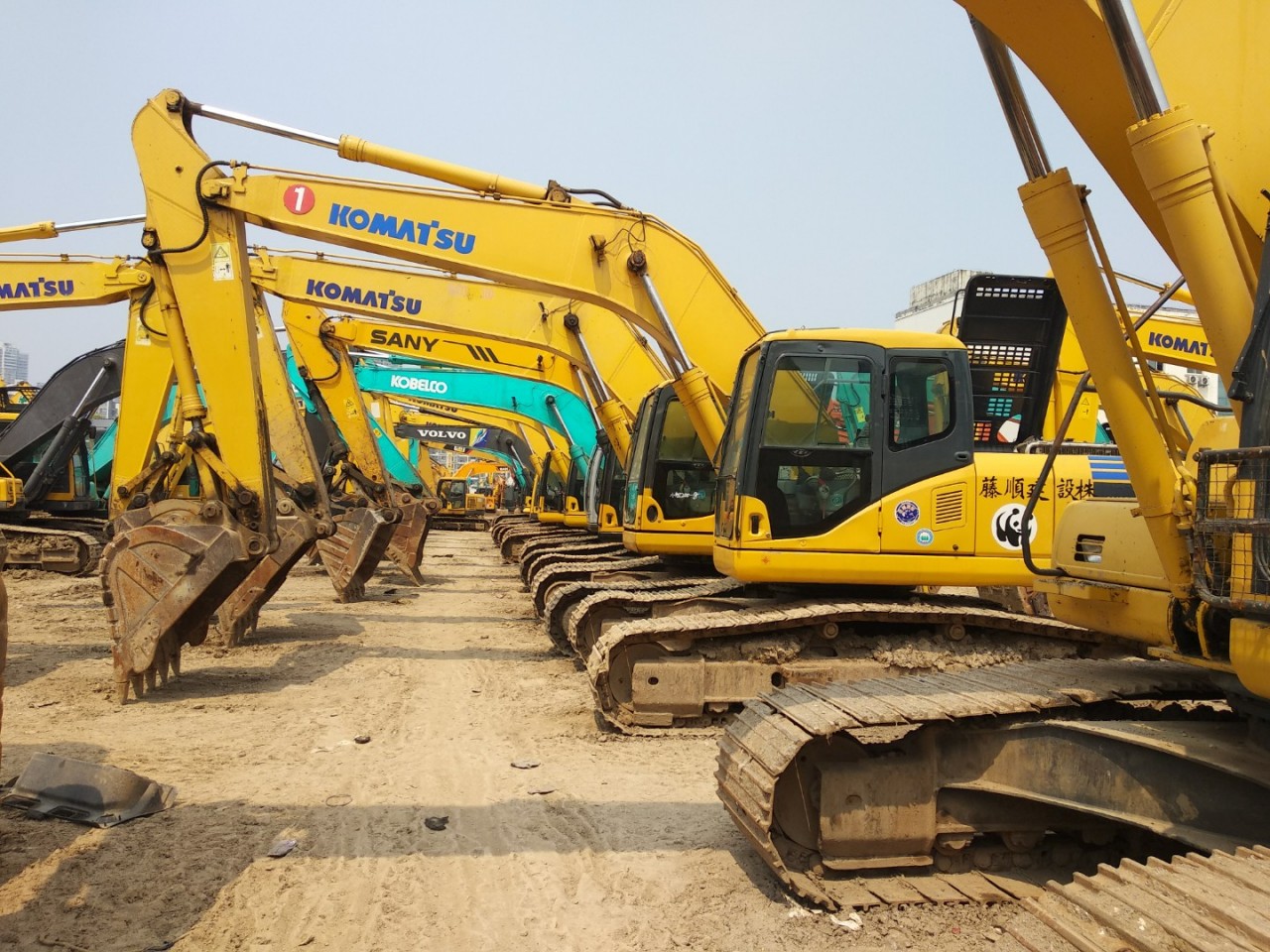 郑州||开封||洛阳二手挖掘机市场||出售二手小松240-360挖掘机