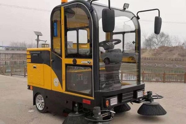 出售新能源自动扫地车 小型驾驶式吸尘洒水车 电动扫地车