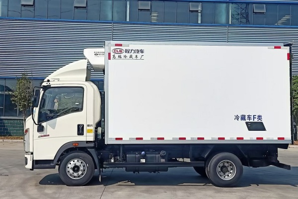 重汽豪沃蓝牌4.2米冷藏车运输车，冷链车：厂家直销
