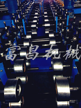 供应江阴富昌牌坊齿轮箱  槽式电缆桥架生产设备