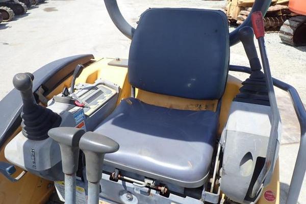 陕西西安出售二手久保田20/30小型挖掘机果园用微型挖沟机
