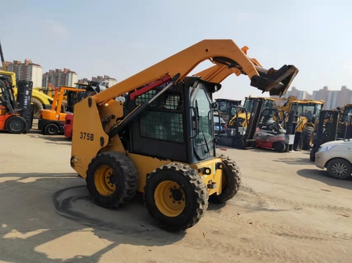 经济实惠型柳工大流量375B滑移装载机，四驱小铲车，清扫机，扫地机