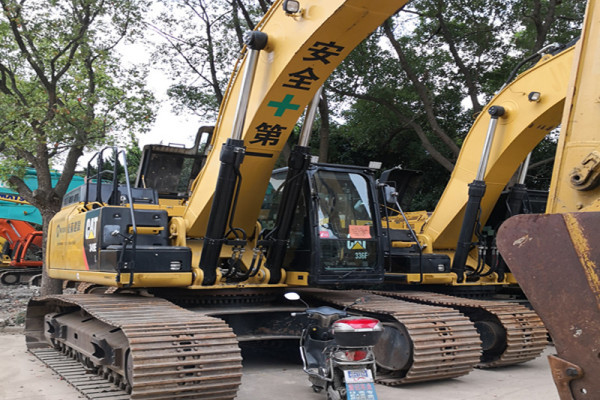 雲南昆明二手挖掘機市場出售小鬆/卡特220、320二手挖掘機
