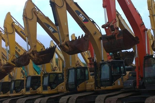 内蒙古|新疆优惠二手挖掘机市场出售小松PC220-8、卡特320D二手挖掘机