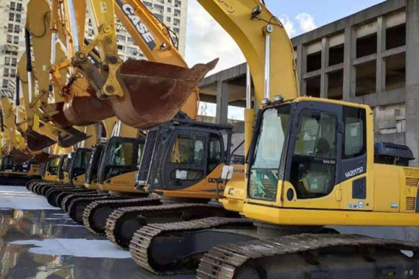 上海二手挖掘機市場出售220、320舊挖掘機