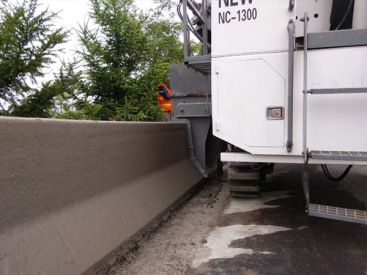 供应新路科技NC1300混凝土摊铺机 防撞护栏、路缘石、水沟一机多用