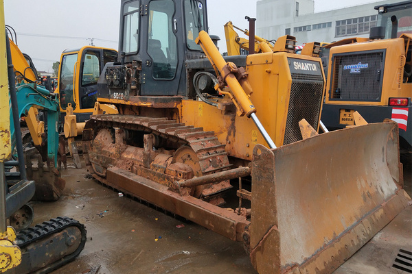 和田二手推土机市场|山推160湿地履带铲运机 手动档