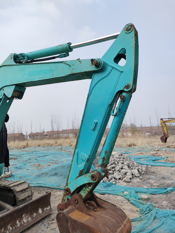 湖北咸宁转让日本进口二手小型挖土机旱厕改造二手小挖机