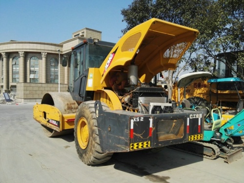 喀什 二手压路机市场|26吨震动压路机 旧徐工20吨振动压路机