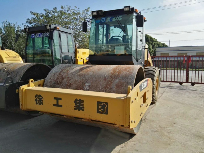 荆州二手压路机市场|徐工20吨/22吨/26t吨单钢轮振动型压土机