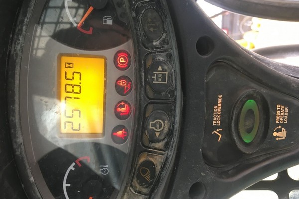 出售二手山猫s550滑移装载机