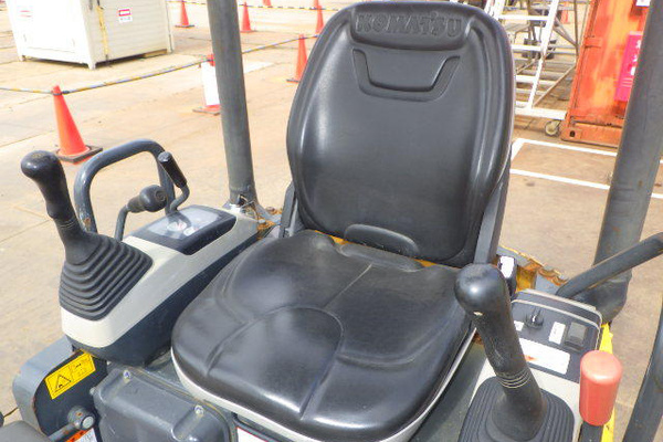出售二手小松18/20/25/30小型挖掘机市政建设迷你挖沟机