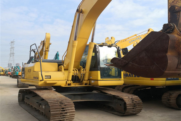 雲南昆明二手挖掘機市場出售小鬆 卡特220、320二手挖掘機