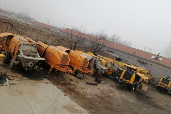北京回收混凝土地泵北京地区回收二手拖泵