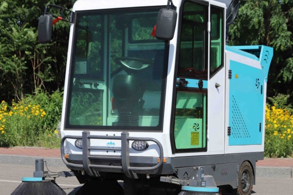 供应欣元XF2200清扫机 环卫道路小型扫地车 驾驶式电动清扫车 操作便捷