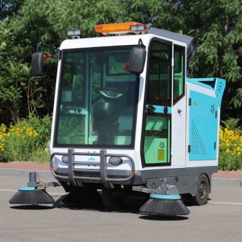 电动驾驶式扫地车 小型道路清扫车 喷洒一体