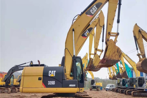 云南昆明二手挖掘机市场出售小松 卡特220、320二手挖掘机
