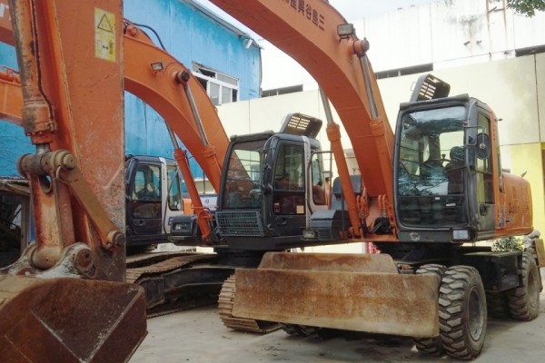 上海二手挖掘机市场出售轮式二手挖掘机