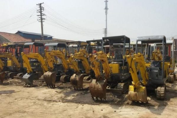 上海二手挖掘机市场出售13、15、18二手小型挖掘机