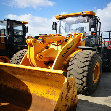 上饶 抚州 吉安附近出售九成新龙工 柳工 临工30型50型60型二手装载机