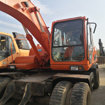深圳|福州|南宁二手挖掘机市场优惠出售小松PC70-8轮式二手挖掘机