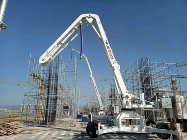 供应信瑞重工布料杆车轮液压布料杆