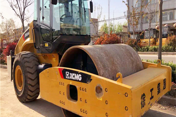 新疆乌鲁木齐附近出售徐工20吨22吨26吨单缸轮震动二手压路机