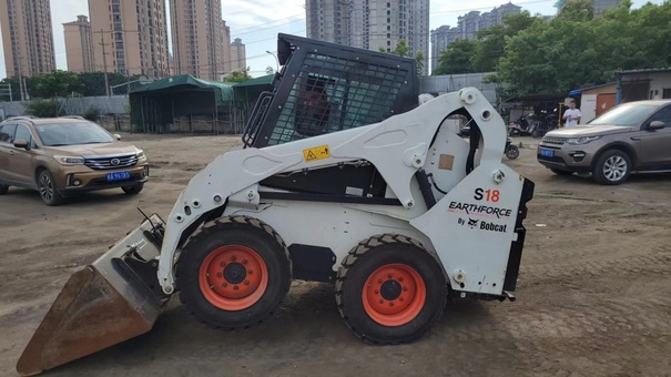 山猫Bobcat s18滑移装载机，多功能车skidsteerloader