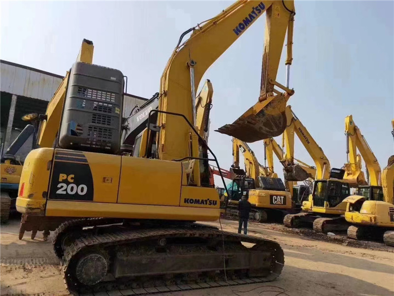 北京二手挖掘机市场//出售二手小松200/360挖掘机