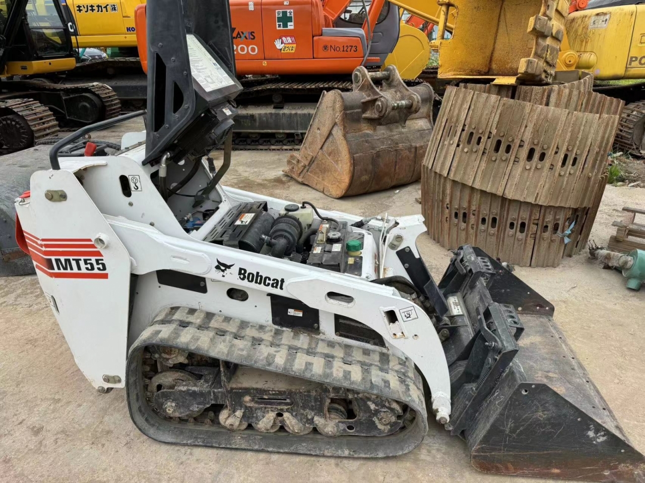 山貓MT55迷你型履帶式滑移裝載機多功能車Bobcat MT55skid steer loader