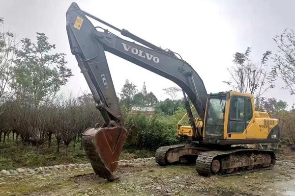 沃爾沃挖掘機售后維修電話-沃爾沃維修售后服務站文山行走跑偏