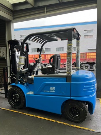 无锡山猫斗山锂电池叉车