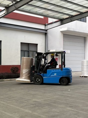 江阴比亚迪电动3吨平衡重叉车