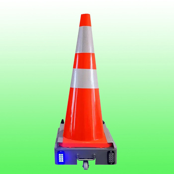 供应XH-YKJQR-03A遥控移动路锥机器人 封路路锥机器人厂家
