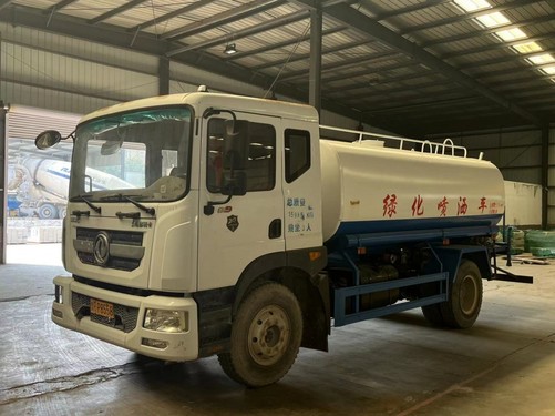 出租东风洒水车