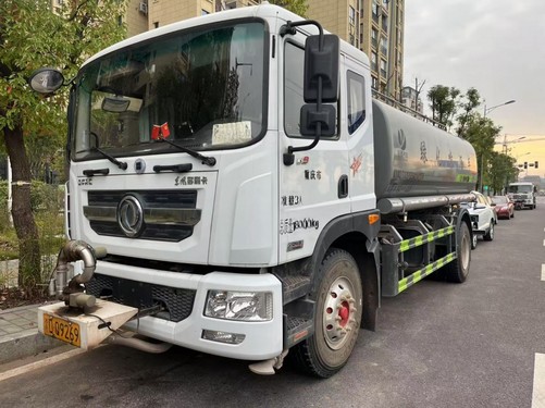 出租东风D9洒水车
